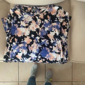 Cute and cool summer top. Floral print